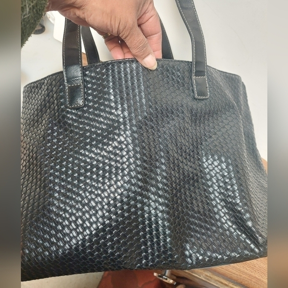 Kenneth Cole Reaction Large Black Weaved Over-shoulder Tote Bag - Picture 5 of 15